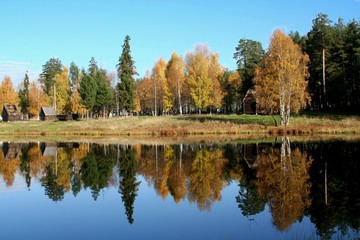Fototapeta na wymiar Autumnal lake