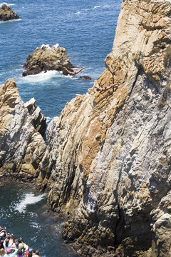 Acapulco Cliff Diving Pair