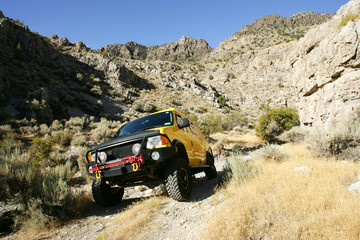 4x4 yellow van off road in Kings Canyon, Utah