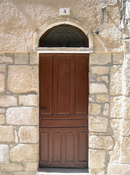 puerta de pueblo