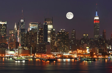 Fototapeta premium Manhattan Mid-town Skyline at Night
