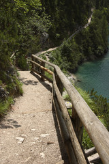 sentiero intorno al lago di braies