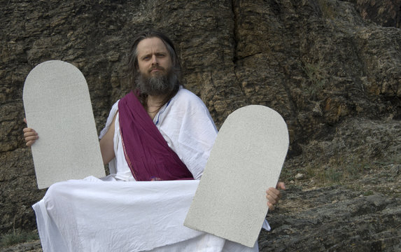 &Uuml;berheblicher Moses mit Steintafeln