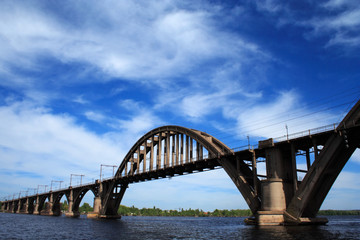 Fototapeta na wymiar railroad bridge