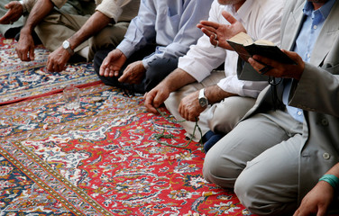 Lamenting muslims in mosque - obrazy, fototapety, plakaty