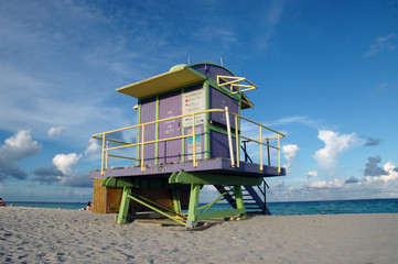 Obraz premium Purple and Yellow Art Deco Lifeguard Tower in South Beach
