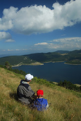 Fototapeta na wymiar Father and son looking the lake