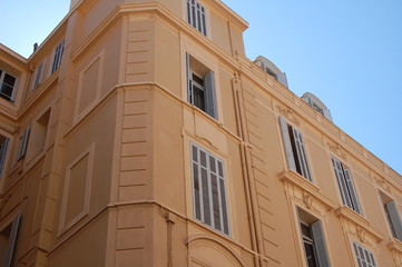 façade caractere