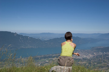 Naklejka premium woman in mountain