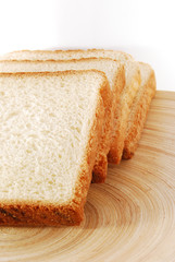bread slices in wooden bowl