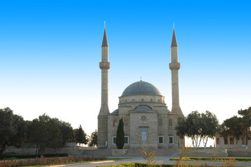 Fototapeta na wymiar Meczet z dwoma minaretami w Baku, Azerbejdżan