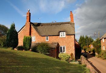 Fototapeta na wymiar Thatched English Cottage