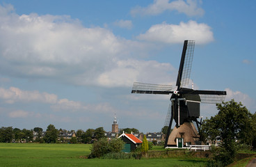 Fototapeta na wymiar młyn i wieś w pobliżu Rotterdamu