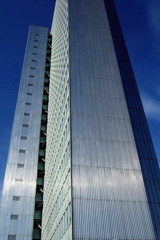 Obraz premium Dreischeibenhaus Düsseldorf in Seitenansicht