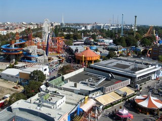 Obraz premium Wiener Prater vom Riesenrad aus