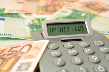 Umsatz machen, Bargeld mit Tschenrechner