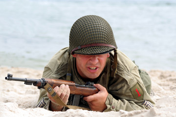 Fototapeta premium Creeping American Soldier