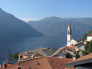 Dachlandscahft über dem Comer See