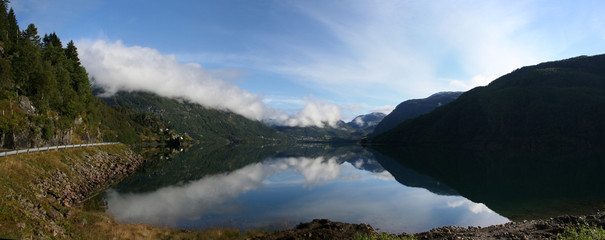 Fototapeta na wymiar panoramic view of Beautiful norway lake 