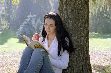 reading woman with apple