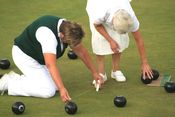 Crown green bowling measuring up