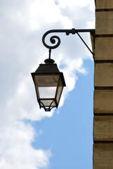 Fototapeta na wymiar lanterne parisienne
