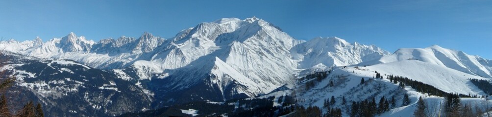 Fototapeta na wymiar Mont Blanc i Mont Joly