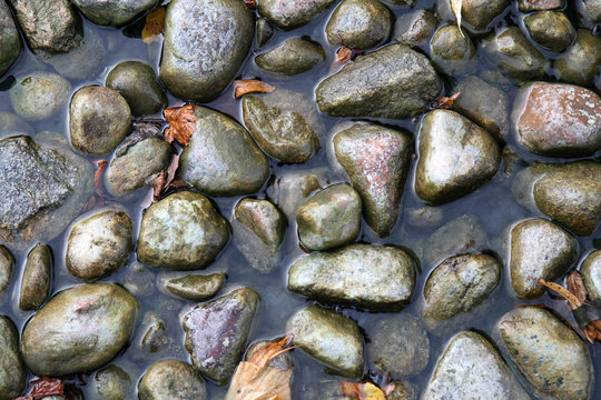 Pebles in Water