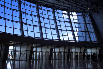 Fototapeta premium People silhouettes at airport