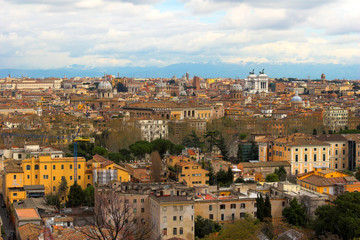 Fototapeta na wymiar Kolor panorama Rzymu i katolickie basilics pomniki