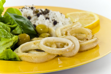 frittierte tintenfische mit salat 3