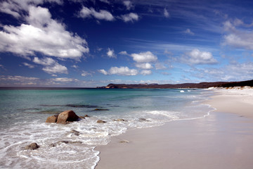 Fototapeta na wymiar Coles Bay and idyllic beach on Tasmania east coast Australia