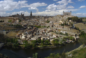Fototapeta na wymiar Widok Toledo wiosną