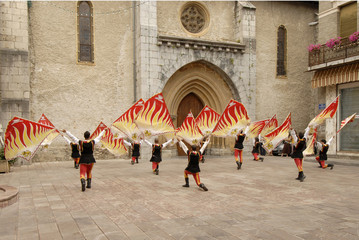 La danse des drapeaux