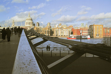 Naklejka premium millenium bridge