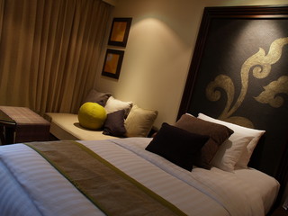 Contemporary Spa Hotel Bedroom - 4673933
