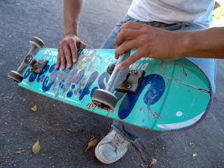 fixing skateboard