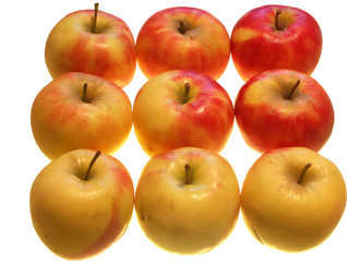 9 Äpfel freigestellt