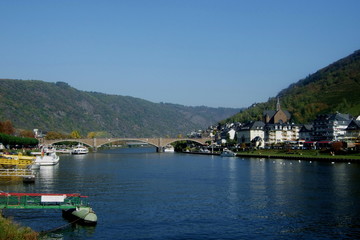 Obraz premium Mosel bei Cochem im Herbst 2007