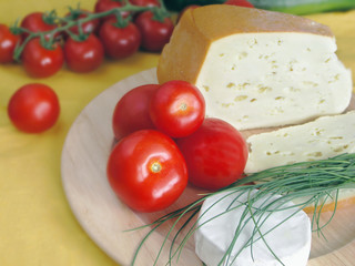 tomato with cheese