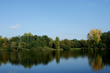 Fototapeta na wymiar De Witt See im Naturpark Schwalm Nette in herbstlichen Farben