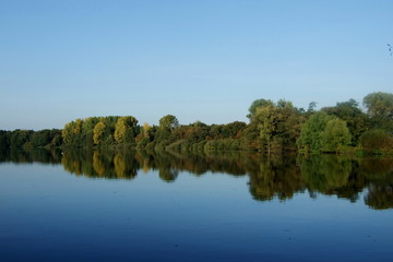 Fototapeta na wymiar De Witt See im Naturpark Schwalm Nette in herbstlichen Farben
