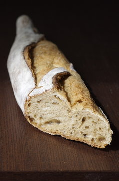 baguette de pain tranch&eacute;