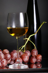 Glas Wein und Trauben