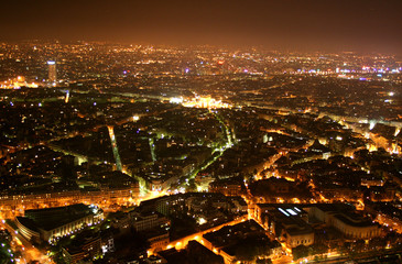Naklejka premium Paryż nocą