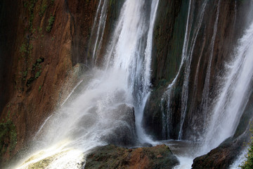 chute d'eau en cascade