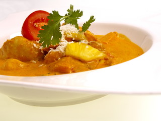 indisches hühnchen curry mit ananas