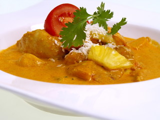 indisches hühnchen curry mit ananas