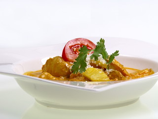 indisches hühnchen curry mit ananas