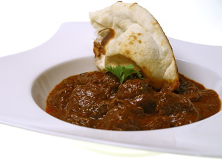 indisches lamm curry mit naan brot